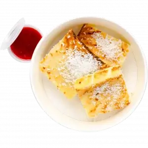 Сирно-кокосова запіканка з полуничним соусом