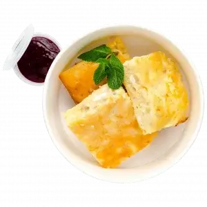 Яблучний бісківіт з смородиново-вершковим соусом